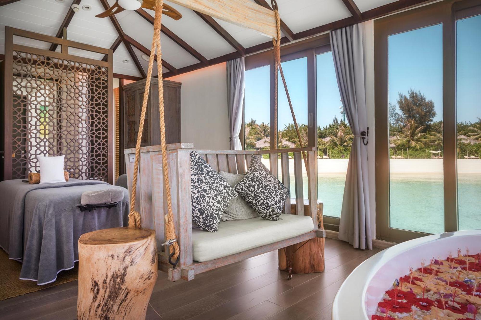Hotel Grand Park Kodhipparu Maldives à Baros Island Extérieur photo