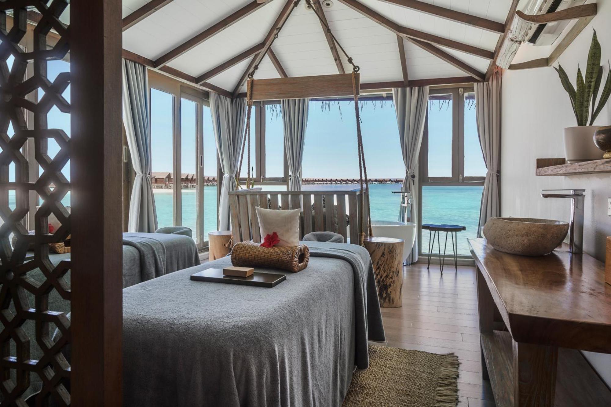 Hotel Grand Park Kodhipparu Maldives à Baros Island Extérieur photo