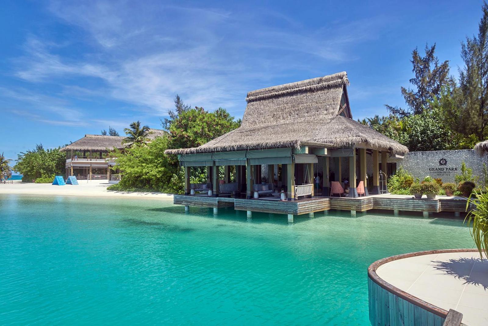 Hotel Grand Park Kodhipparu Maldives à Baros Island Extérieur photo
