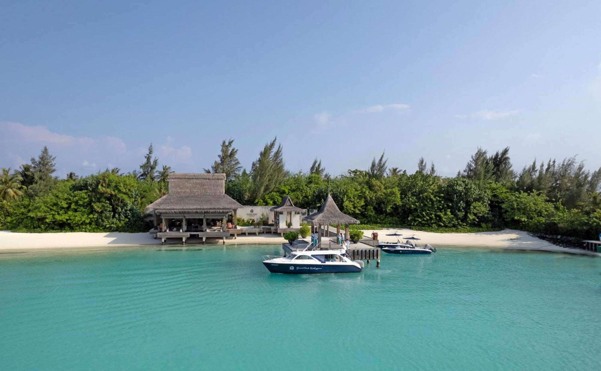 Hotel Grand Park Kodhipparu Maldives à Baros Island Extérieur photo